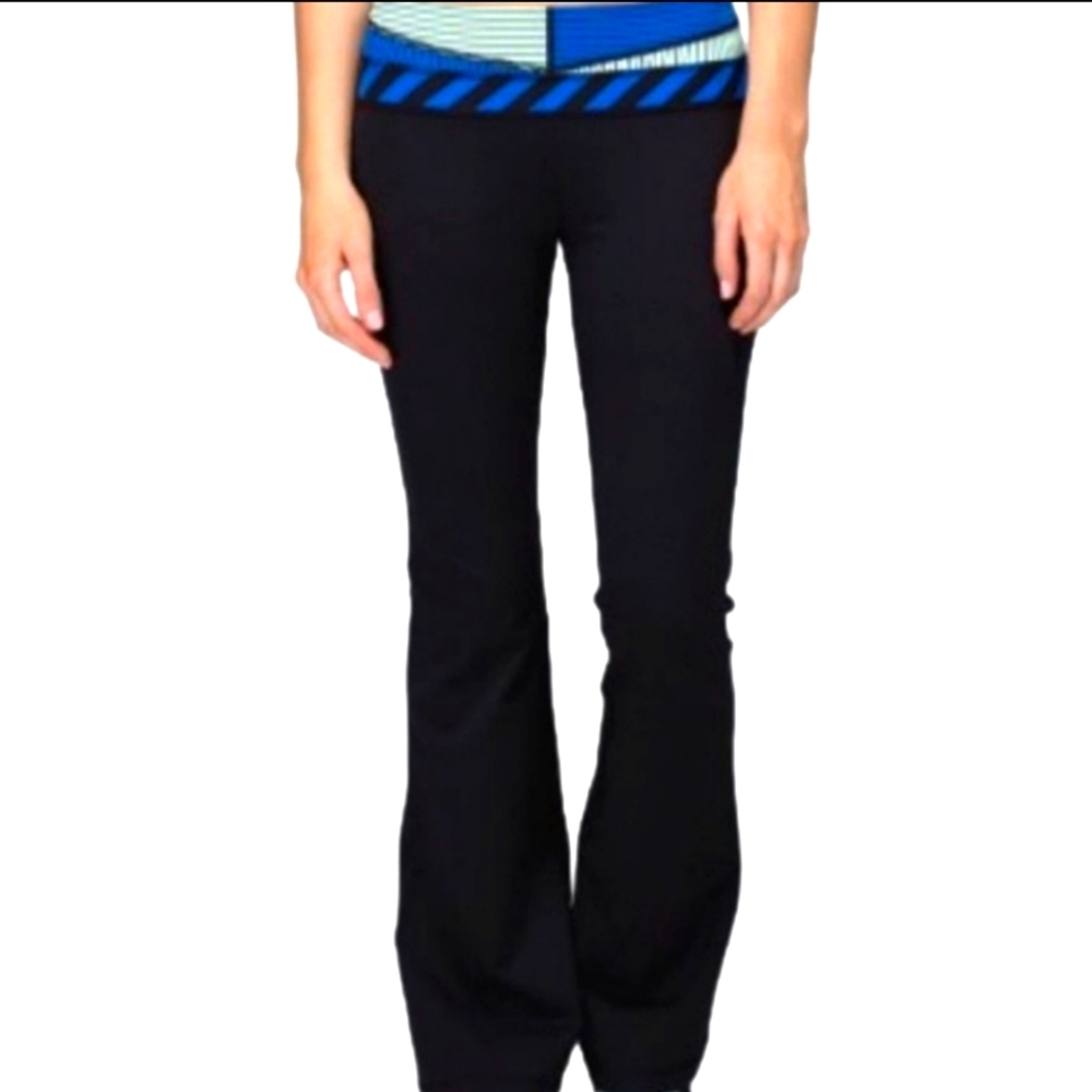 REVERSIBLE Lululemon Groove Flared Leggings